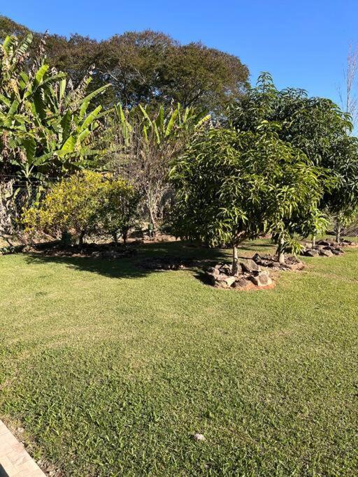 Tranquilo E Perto De Tudo Em Sr Villa São Roque Exterior foto